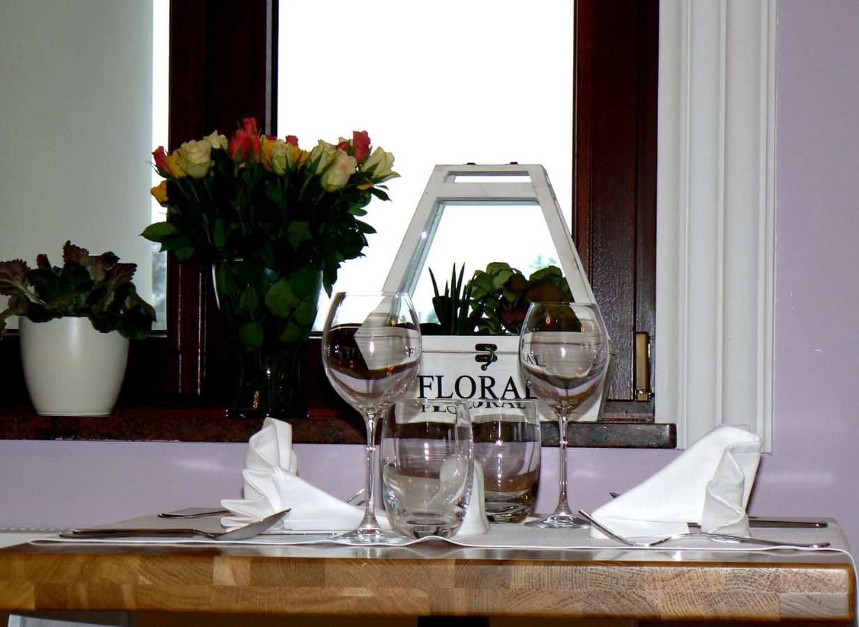 Отель Hotel i Restauracja Różany Dwór Skrzeszew