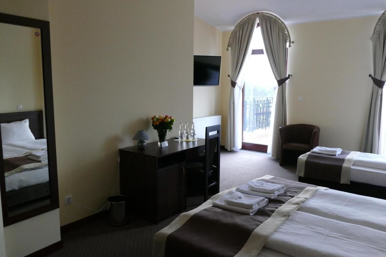 Отель Hotel i Restauracja Różany Dwór Skrzeszew