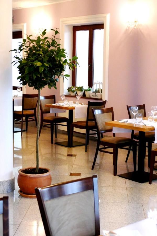 Отель Hotel i Restauracja Różany Dwór Skrzeszew-11