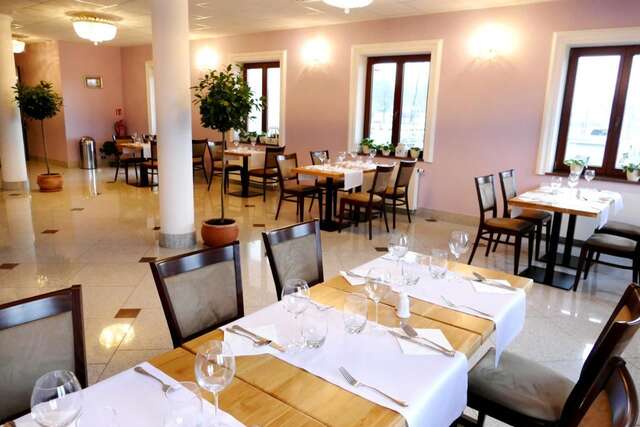 Отель Hotel i Restauracja Różany Dwór Skrzeszew-12
