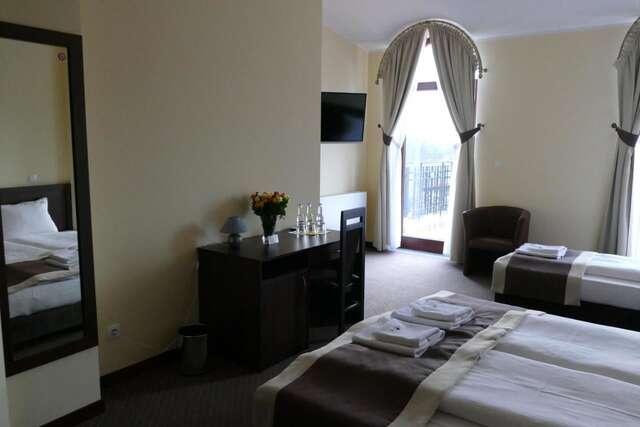 Отель Hotel i Restauracja Różany Dwór Skrzeszew-6