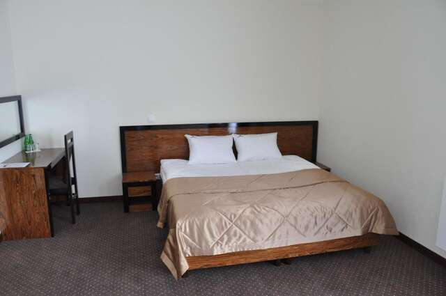 Отель Hotel i Restauracja Różany Dwór Skrzeszew-7