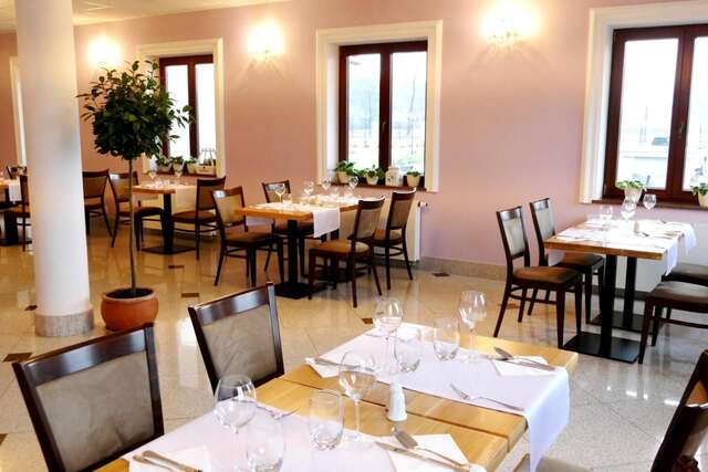 Отель Hotel i Restauracja Różany Dwór Skrzeszew-11